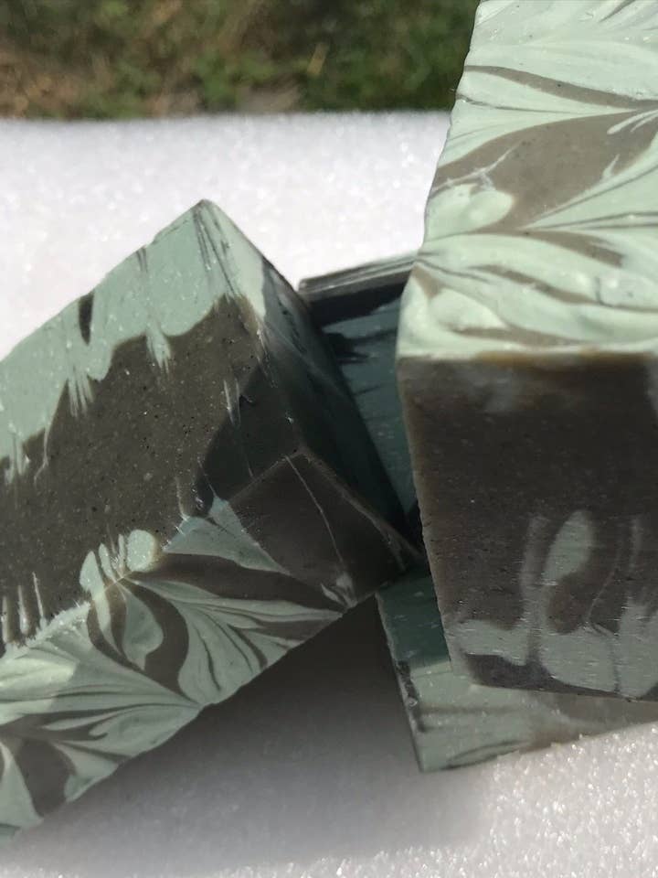 Parfum masculin classique Agrume + bois+pierre ponce pour la vente par Sofro Soaps