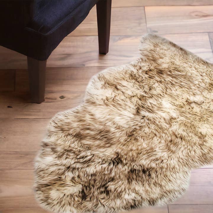 Tapis en peau de mouton naturelle de Nouvelle-Zélande crème foncée de 2 pi x 3 pi pour la vente par HomeRoots