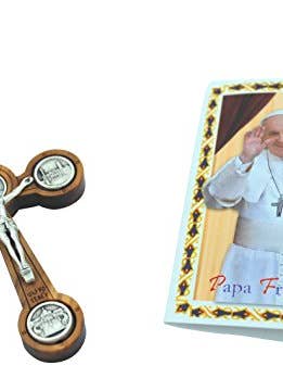 Crocifisso in legno di ulivo con medaglia di Papa Francesco per la vendita all'ingrosso da parte di Village Gift Importers