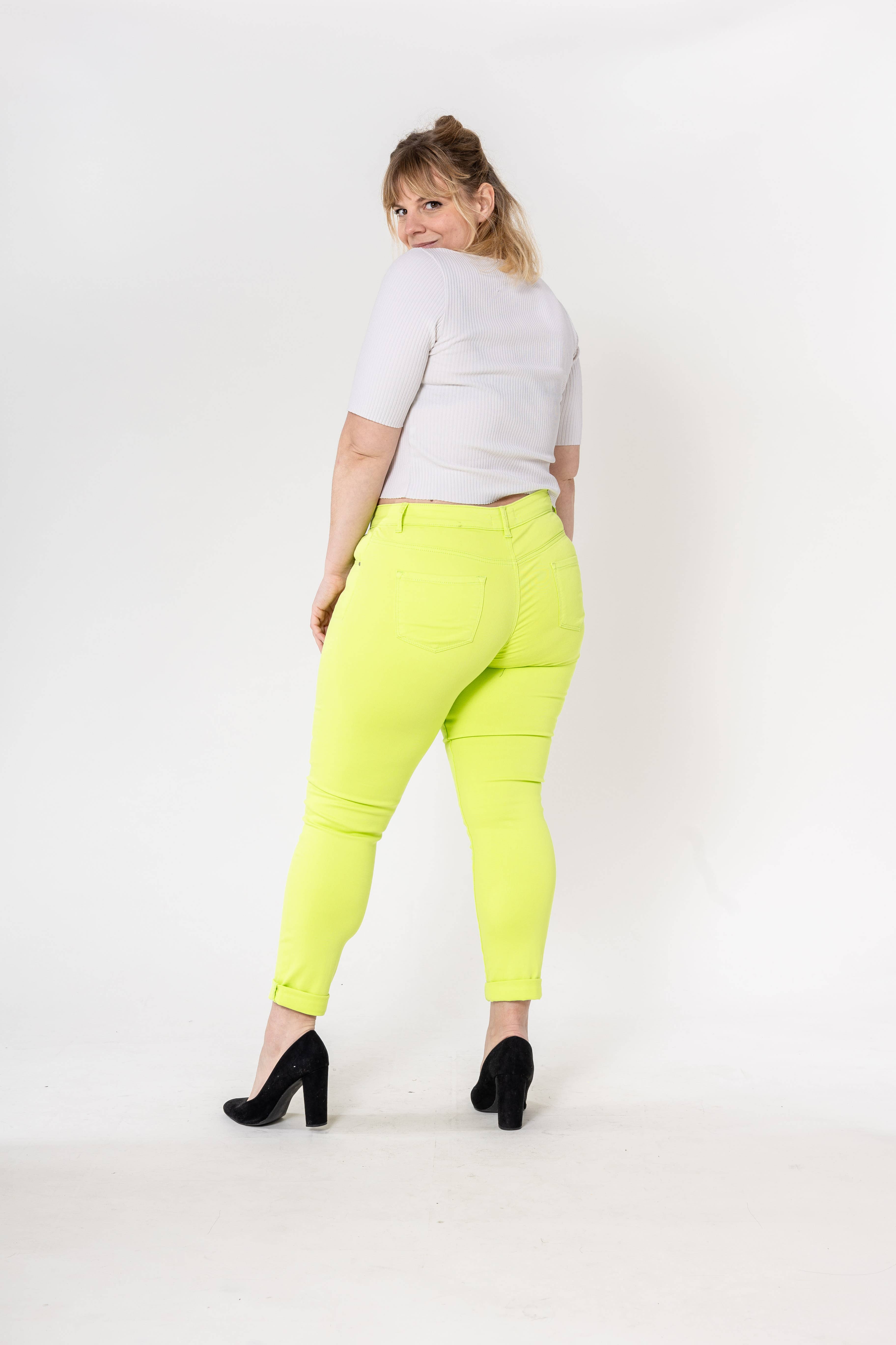 Nina Carter – Calças - Mulher por atacado – Tamanho Plus Curve Plus Tamanho Voltar ao Pescoço P19991