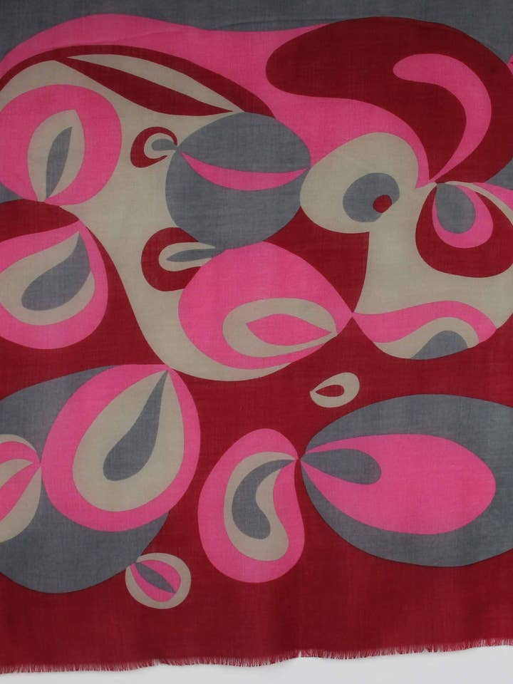 Quadrat aus Wolle mit Zirrusmotiv in Fuchsia für den Großhandel von Les Belles Vagabondes