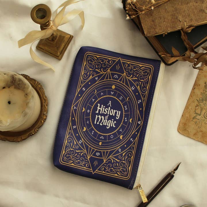 Une histoire de Magic Pouch Purse pour la vente par Well Read Company