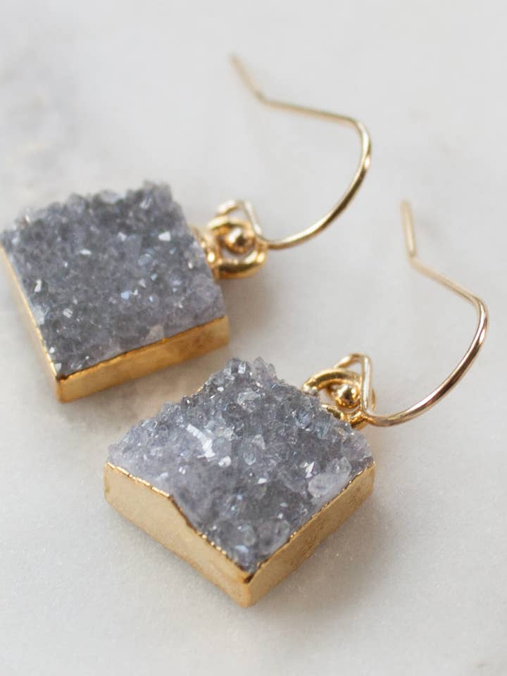 Roxy Druzy - Orecchini pendenti per la vendita all'ingrosso da parte di Pure Indigo Design