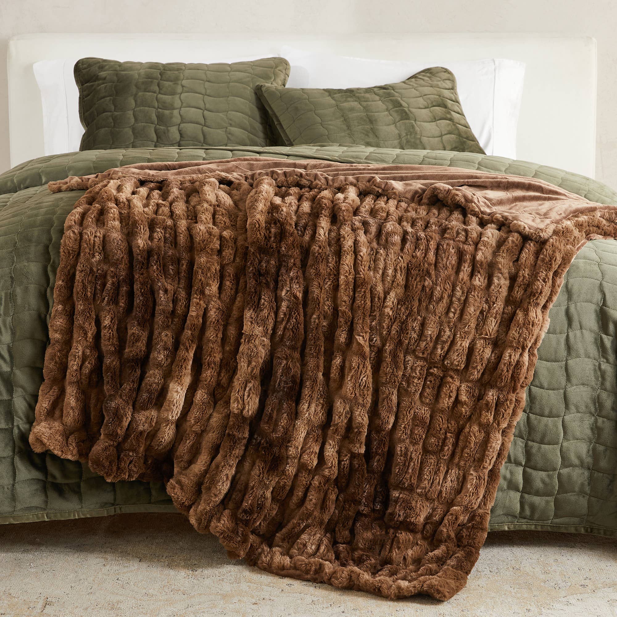 BH Collective - Wholesale Throw Blanket - Throw Blanket - Ruched Faux Fur - Alondra Collection20