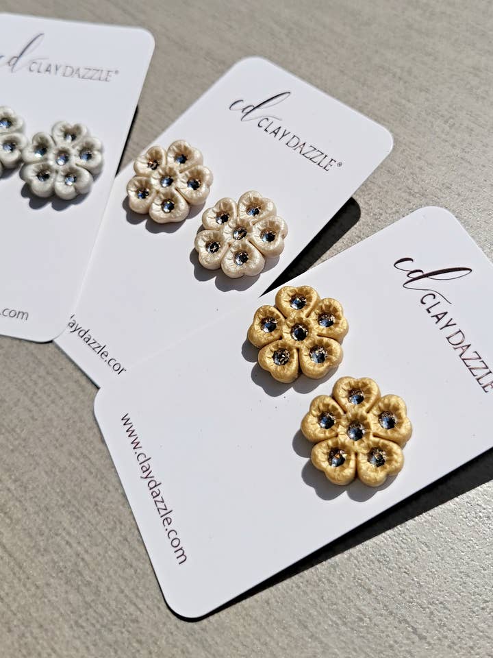 BLOOM Studs för wholesale av Clay Dazzle®