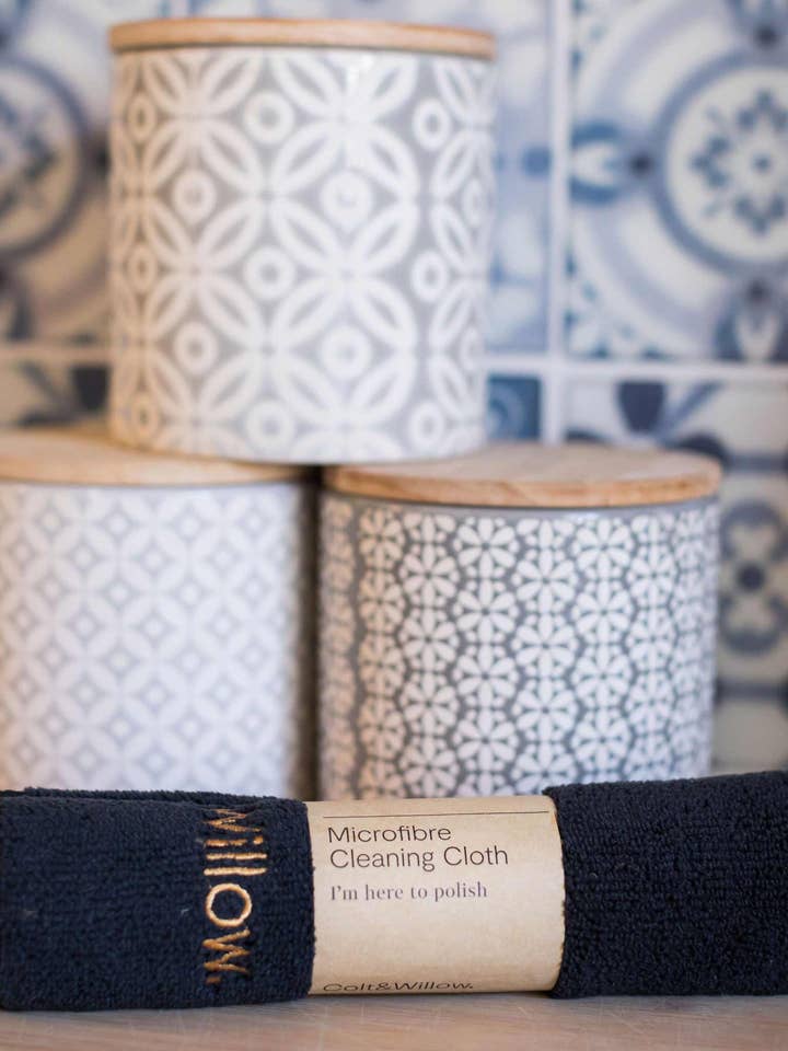 Chiffon de nettoyage en microfibre noir – Finition premium sans traces pour la vente par Colt and Willow