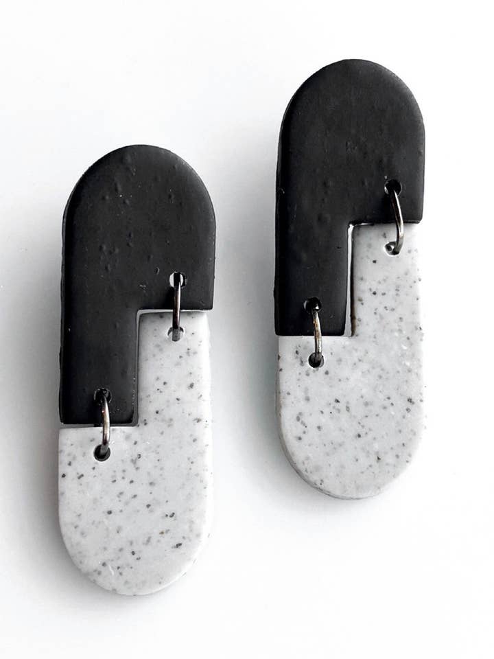 Boucles d'oreilles noires et grises, pour femmes, boucles d'oreilles en argile, bijoux pour la vente par midnightclayco