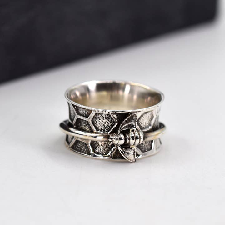 925 oxiderat silverring med binmotiv spinnband - Storlek 8 för wholesale av Tempest Designs