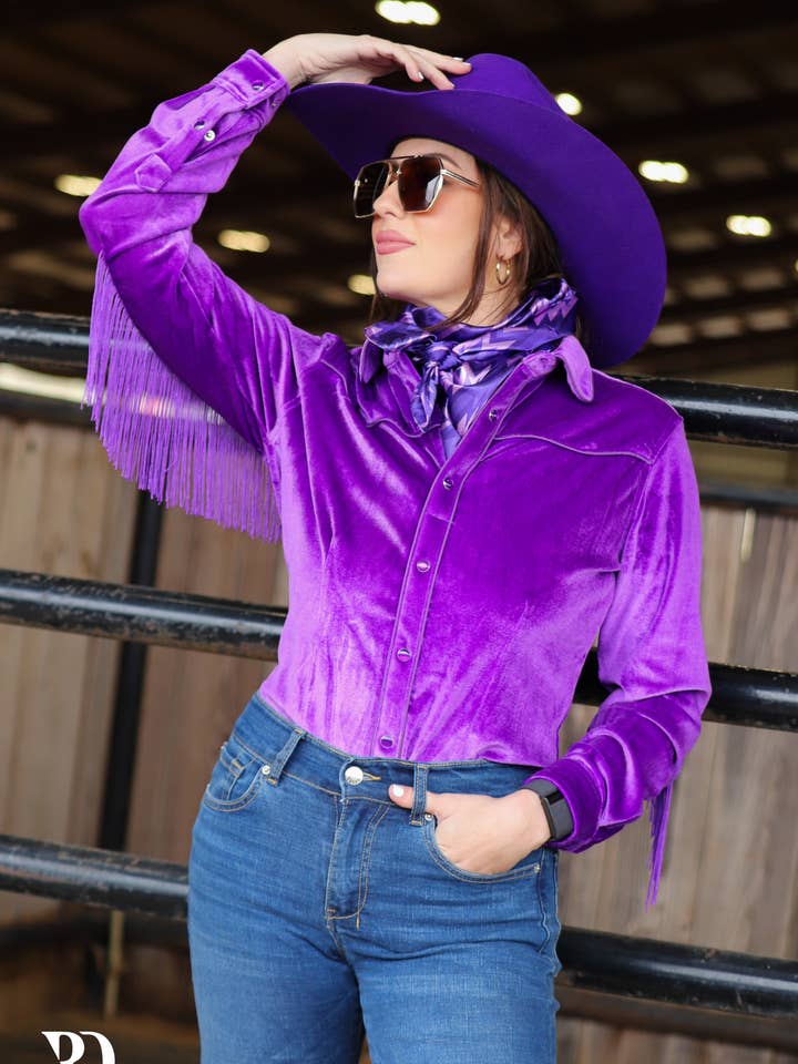 CHEMISE DE PERFORMANCE EN VELOURS À FRANGES VIOLETTES (ADULTE) pour la vente par Ranch Dress'n