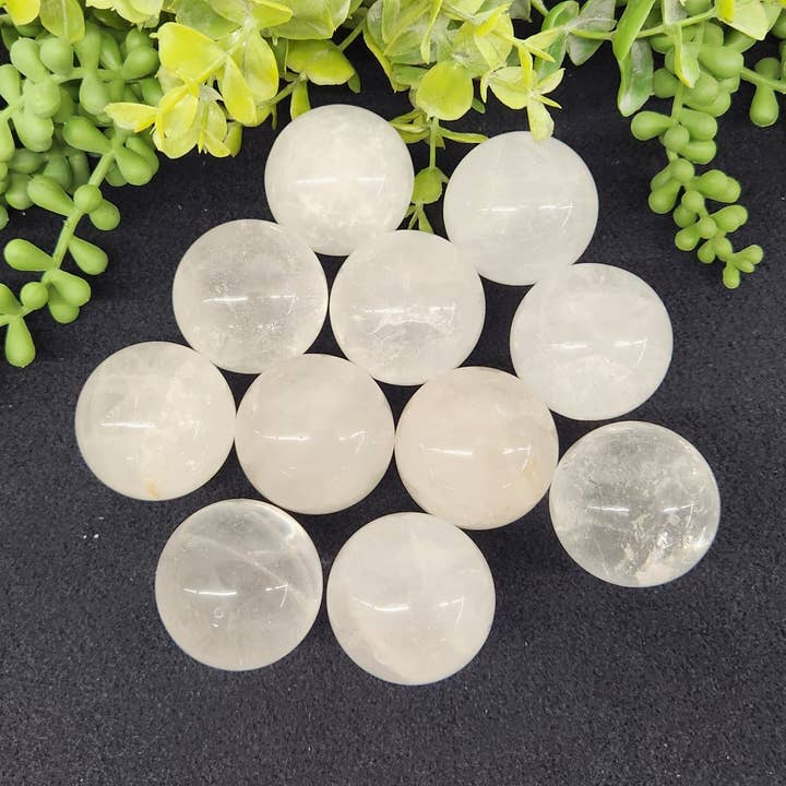 Klar kvarts sfärer - 40 mm (ca 1 pund väska) för wholesale av Meraki Gemstones