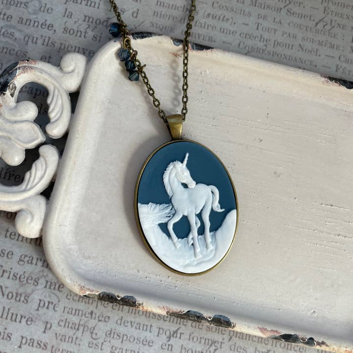 Collana Unicorn Cameo per la vendita all'ingrosso da parte di The green antique trunk