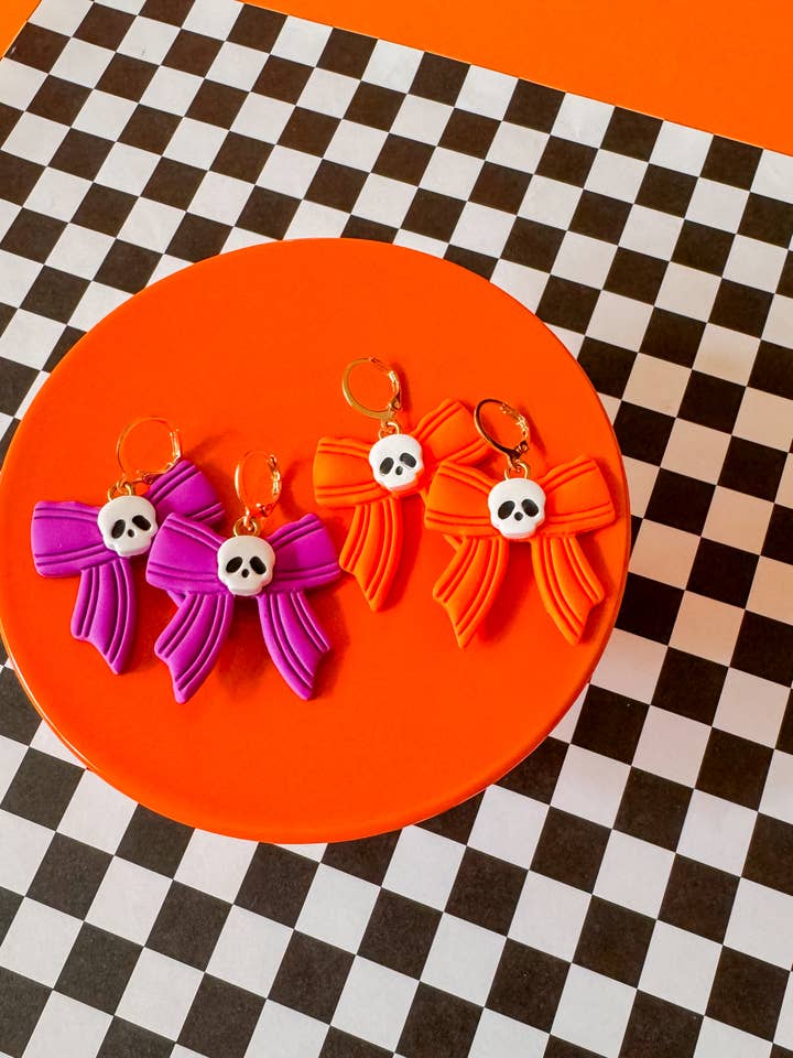 Skull Bows | Leraörhängen för wholesale av Larry’s Waffle Shop