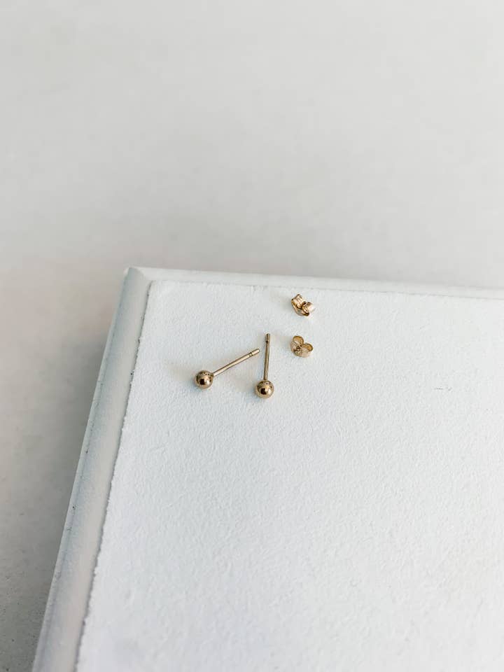 Ball Studs for engroshandel hos Simply Jules Jewelry