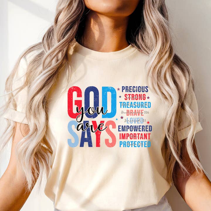 Dieu dit que vous êtes T-shirt graphique du 4 juillet pour la vente par Happy Mail Wholesale