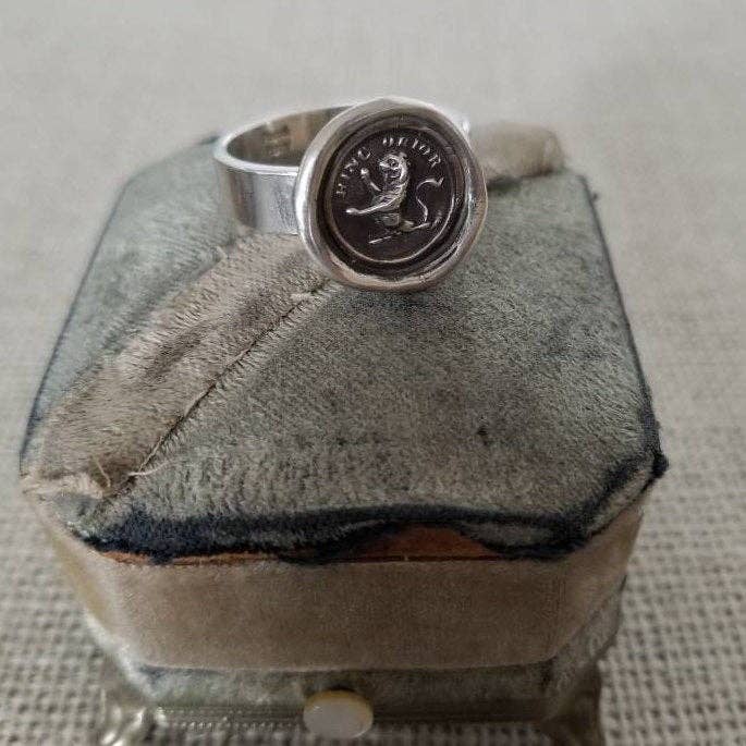 Plum and Posey – wholesale Signetring – Bli ett lejon - Härifrån stiger jag Ring3