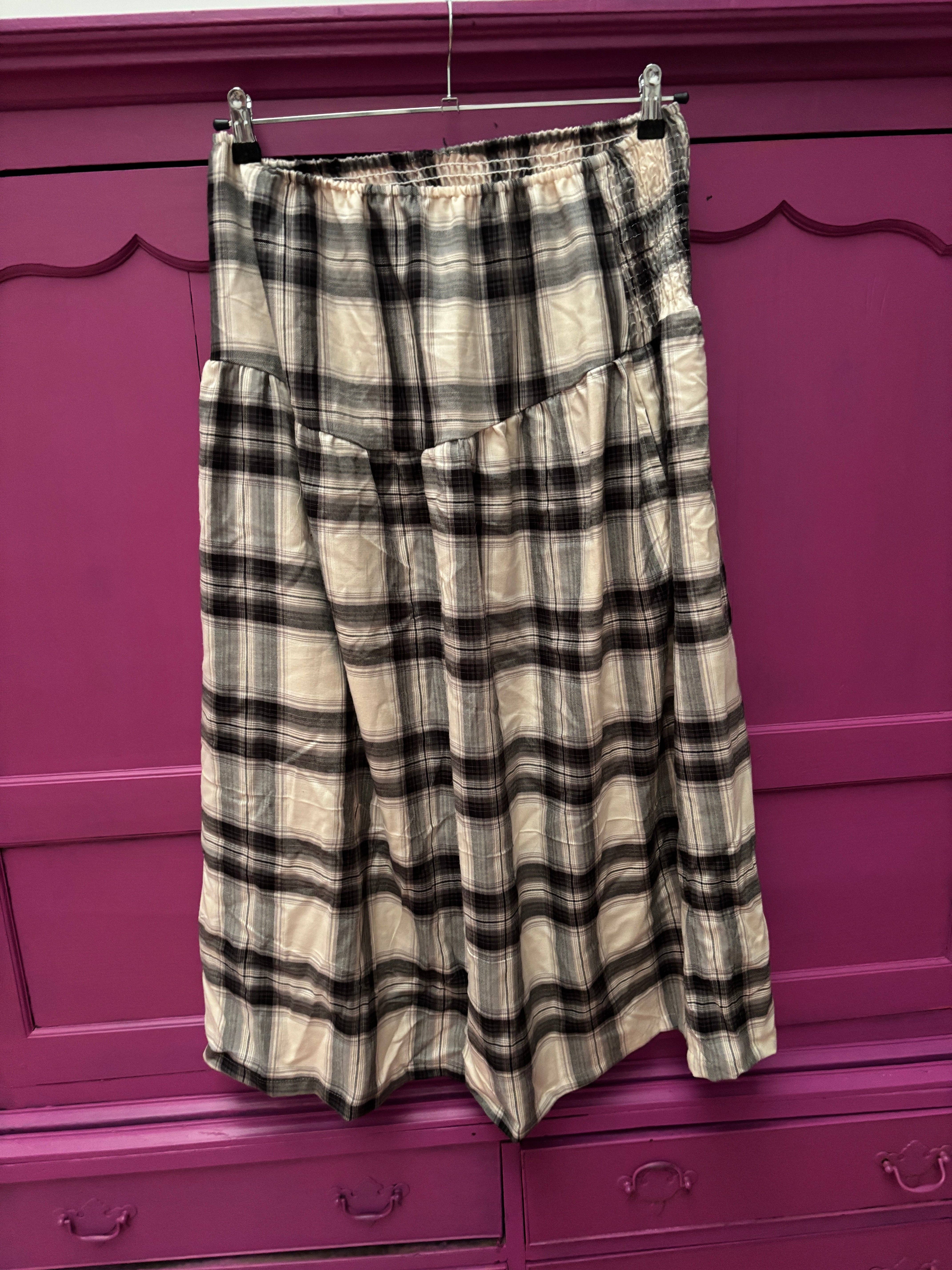 ToutVintage - Wholesale Skirt - Women's - Set of 2 Blockprint maxi skirt black2