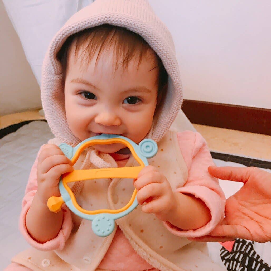 ToyLab - Vente Anneau de dentition sans clip – bébé - The Hexy - Nouvel emballage2