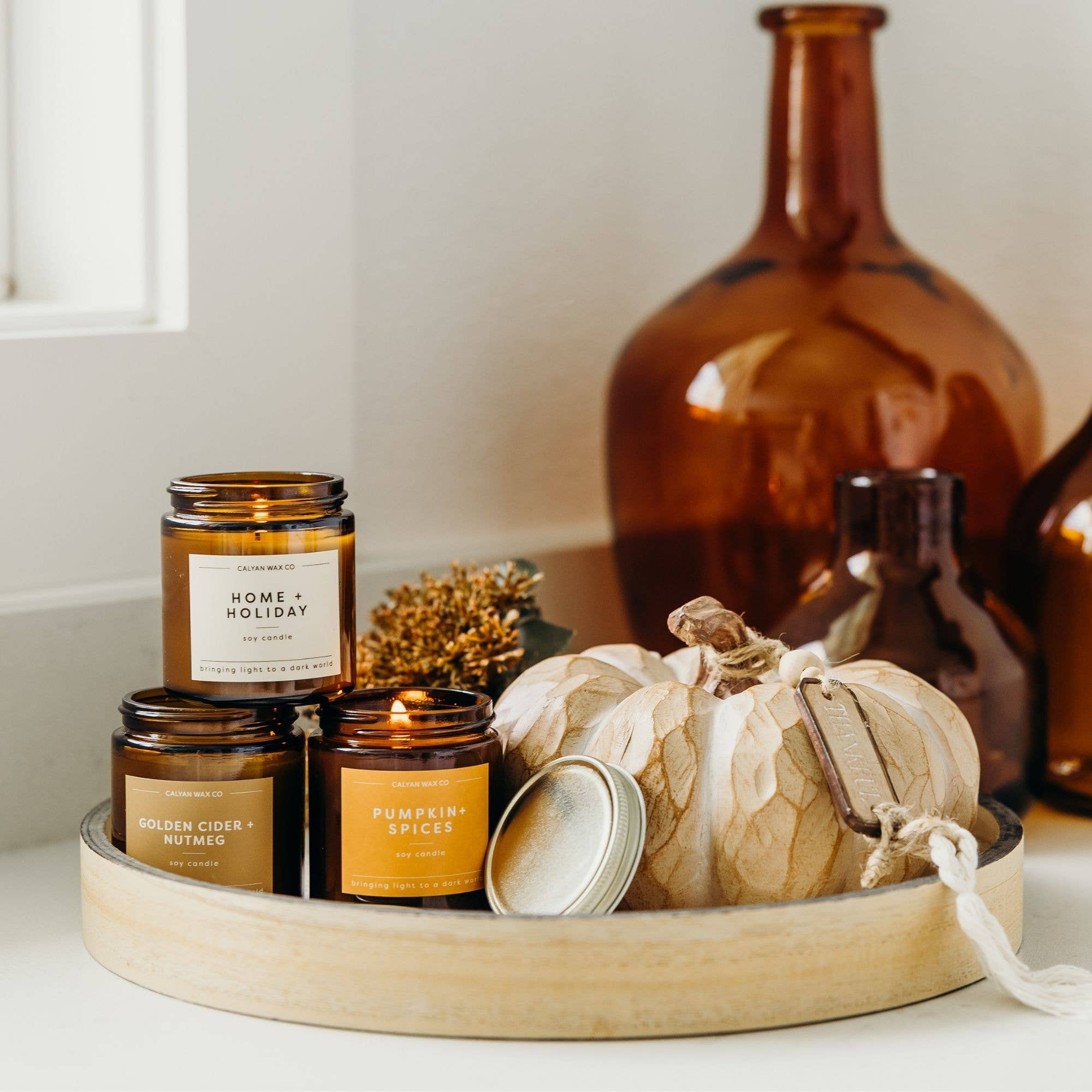 Calyan Wax Co. - Wholesale Pot/gevulde kaars - Gouden Cider + Nootmuskaat - Mini Amber Pot Soja Kaars3