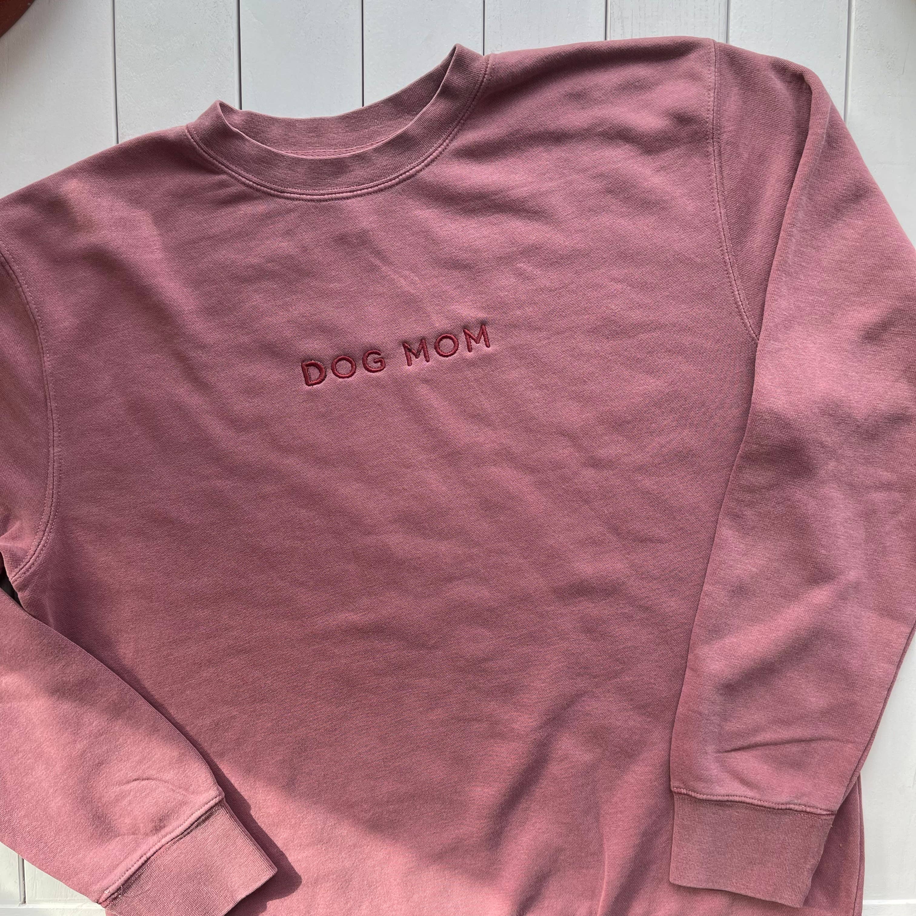 Jupmode - Vente Sweat-shirt – femme - Crew brodé Dog Mom (Pigment Maroon)1