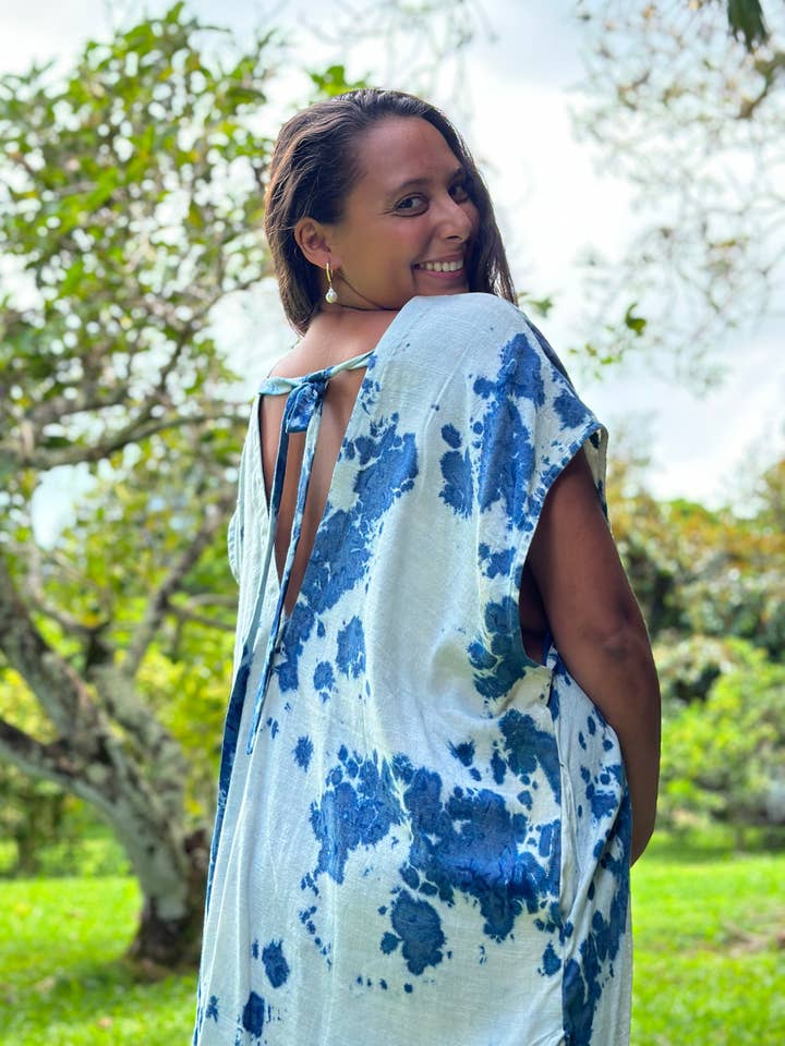 V-Back Blus för wholesale av Con Cariño Design