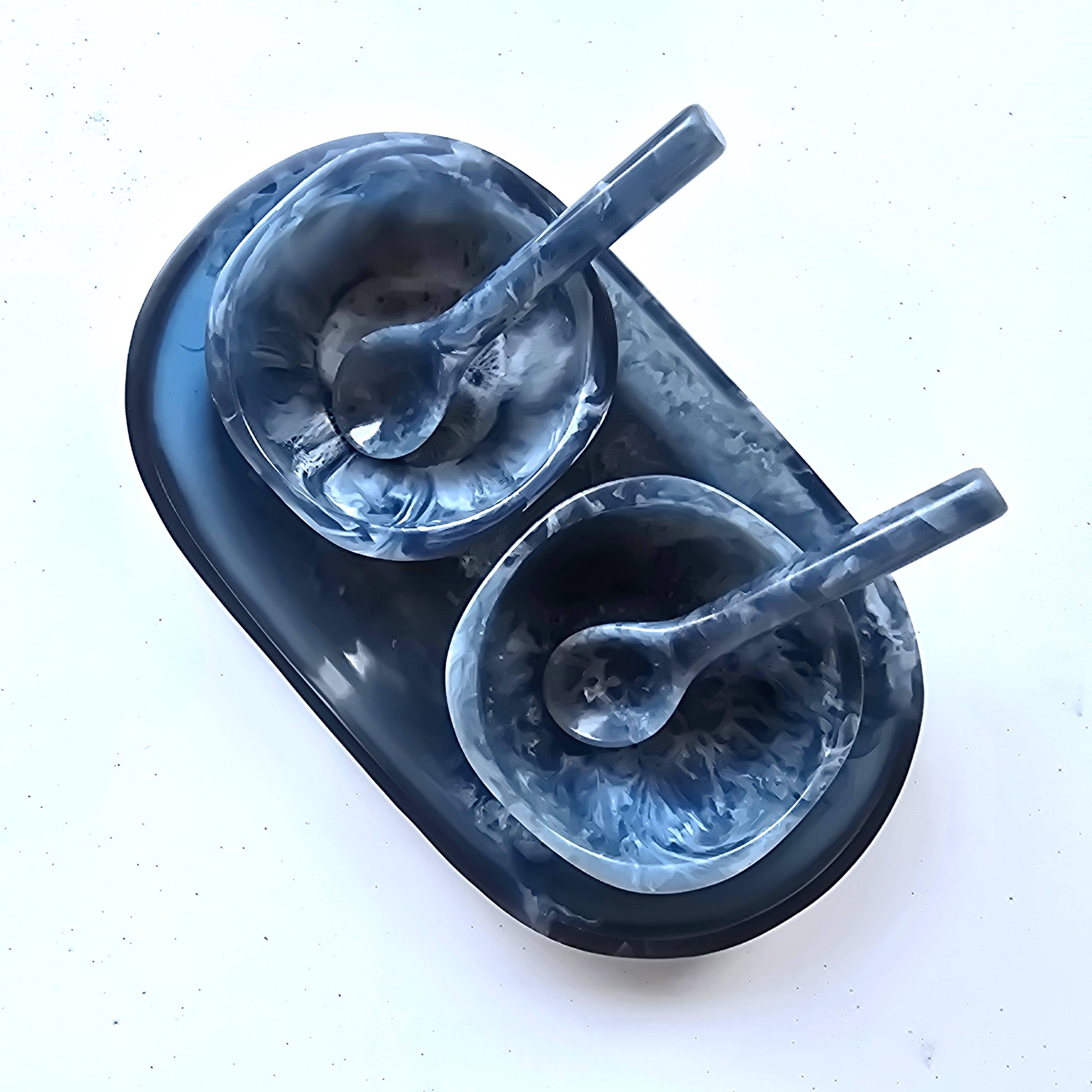 Gibb & Daan – Engroshandel Serveringsbakke – Lille serveringsbakke med 2 skåle og skeer - Håndhældt harpiks19