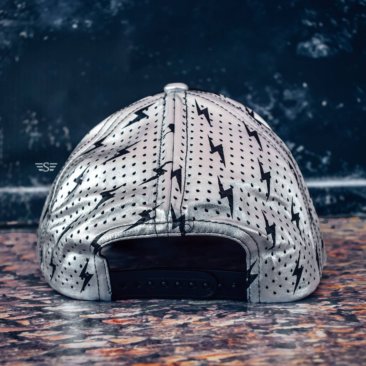 Flying S Company - Wholesale Honkbalpet - Uniseks - Metallic Lightning Bolt Magna Pony™ Laser Cut Foam Trucker Pet1