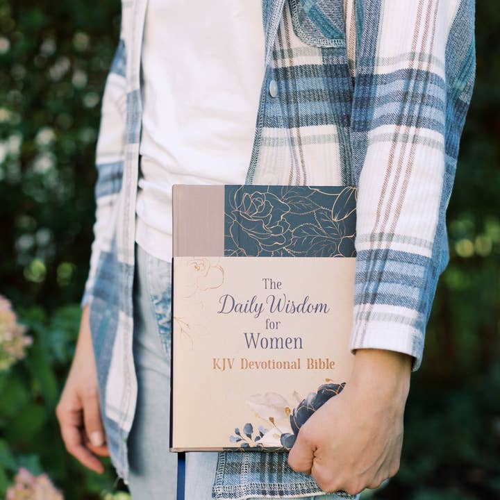 Barbour Publishing, Inc. - Wholesale Religion - The Daily Wisdom for Women KJV Devotional Bible1