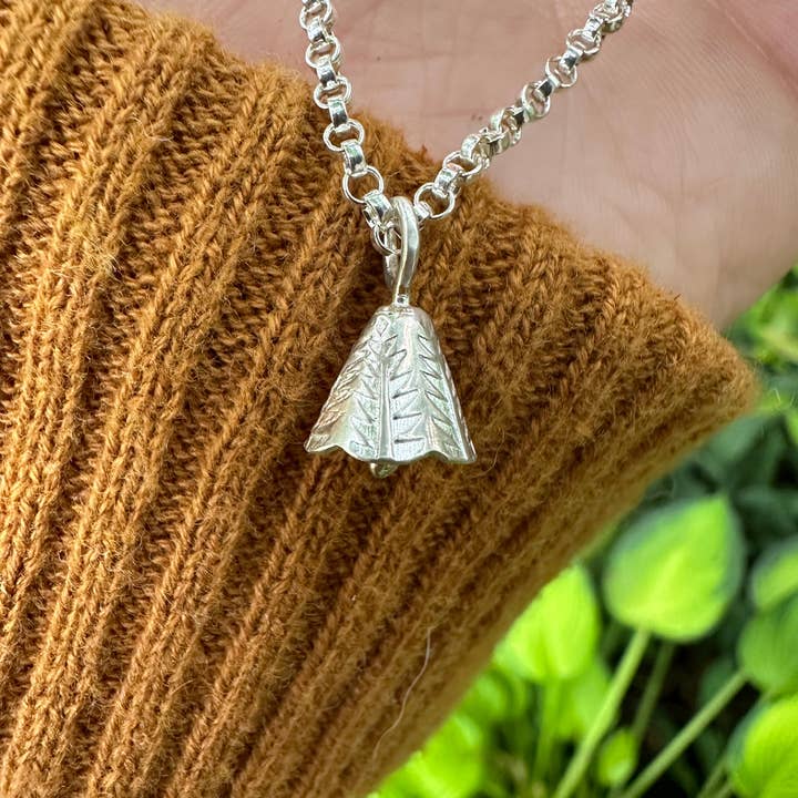 Folha + Pena pequeno Sino de Equilíbrio por atacado de Bean and Bear Studio