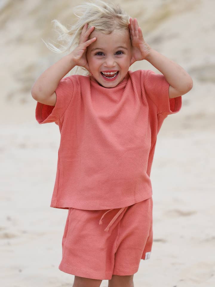 T-shirt Mini Waffle (Dusty Rose) pour la vente par All Fenix