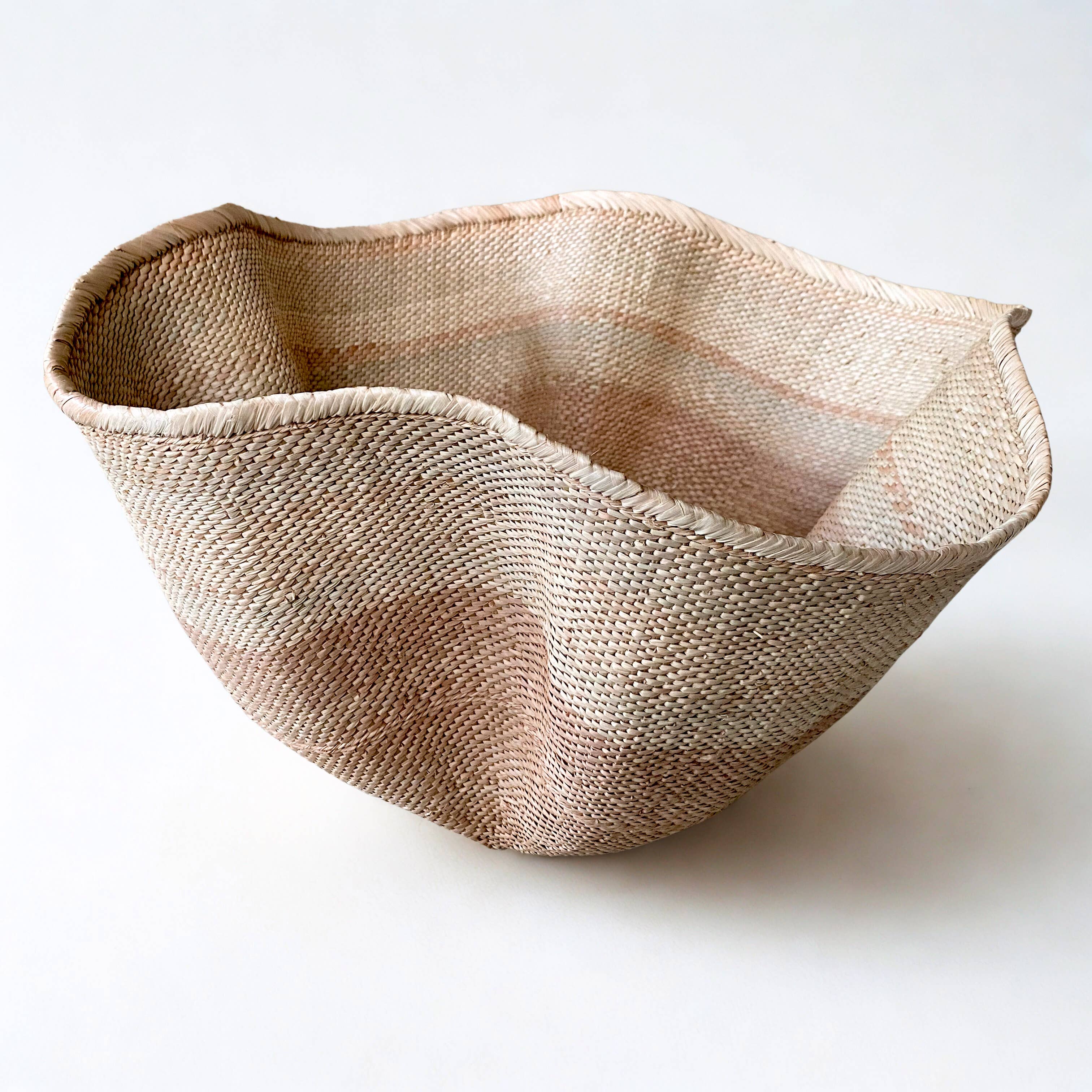 Kaleya – wholesale Basket – Wavy Palm Leaf Dancing Basket1