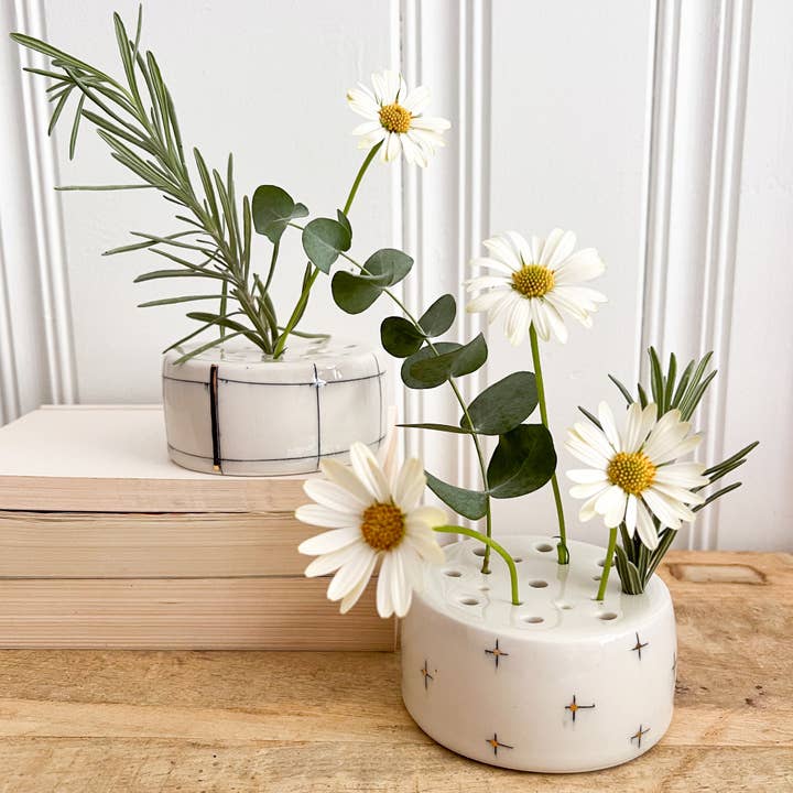 Petrichor + Gold - Wholesale Plant Pot - Minimal Floral Frog