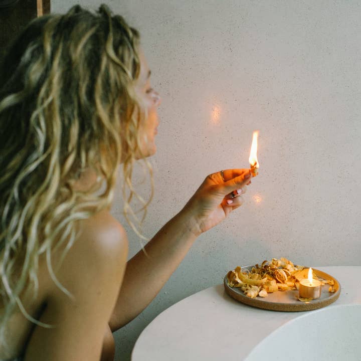 Cedar and Myrrh – wholesale Bath & body set – Hinoki Bath Flakes & Essential Oil Ritual Set (2 Bags + 1 Oil)1