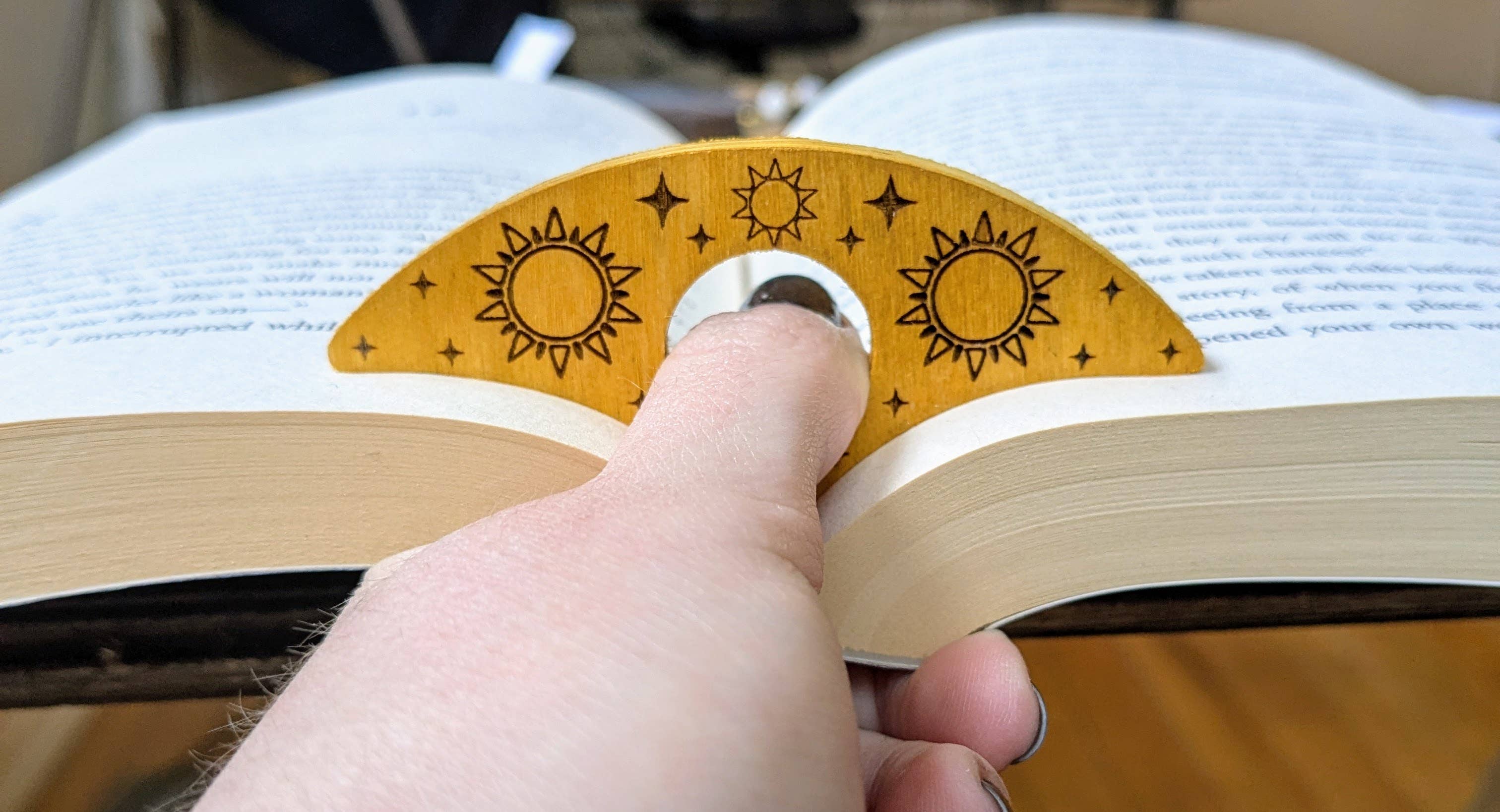 Stag and Branch - Vente Porte-livres - Porte-pages en bois | Quatre modèles différents4