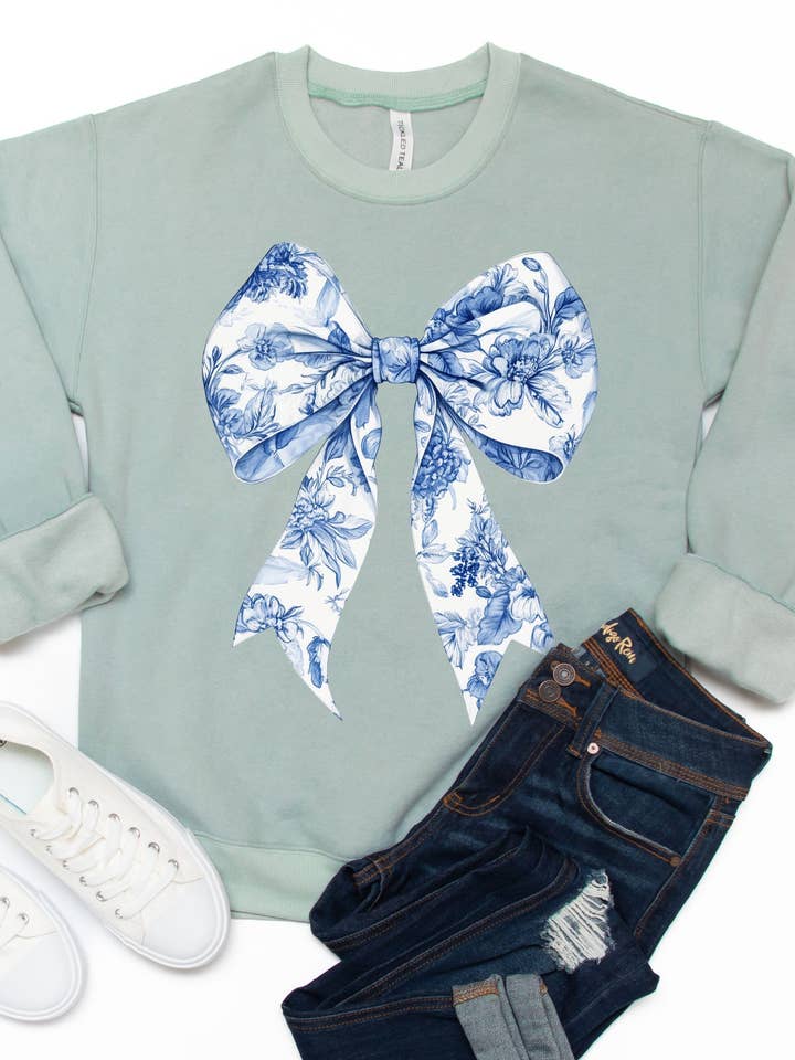 Tickled Teal – Großhandel Sweatshirt mit Grafikdruck – Damen – Blau-weißes Sweatshirt mit Kokettenmuster und Schleifenmuster0