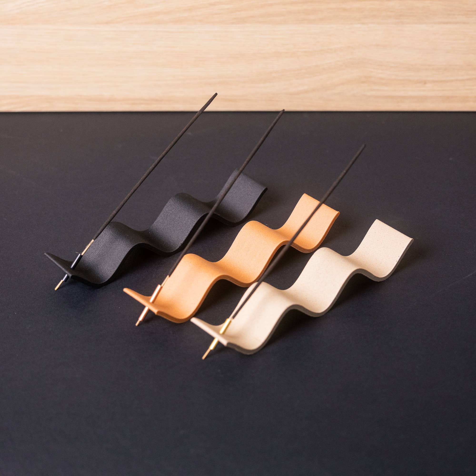 Copo Design – wholesale Rökelsehållare – Rökelsehållare av trä med metallinsats – Curly design7