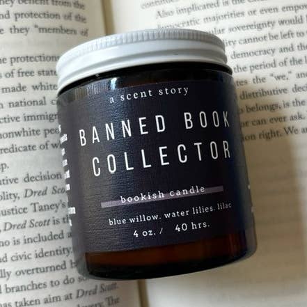 Collectionneur de livres interdits | Bougie livresque | Cire de soja pour la vente par A Scent Story Candle Co