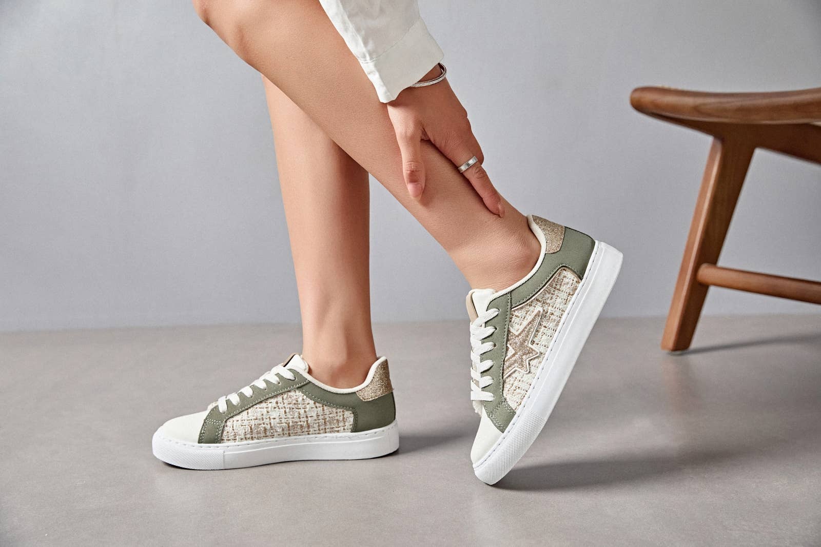 ERYNN - Wholesale Lifestyle Sneakers - Women's - LACED SNEAKER - Olympia26