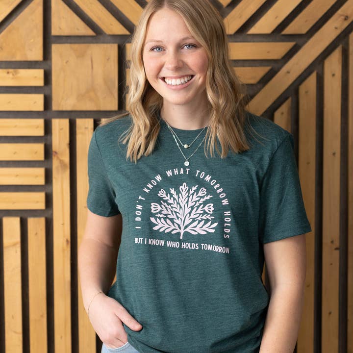 T-shirt vert Deep Sea « Who Holds Tomorrow » pour la vente par Pressed