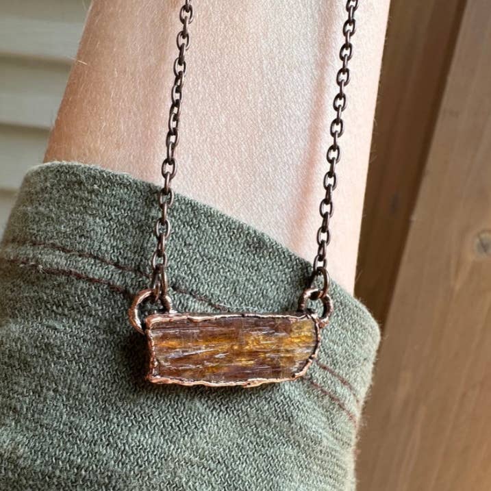 Gratefully Dreaming - Vendita all'ingrosso Collana con ciondolo/pendaglio - Collana a Barra di Cianite Arancione, Gioielli di Cristallo in Rame0