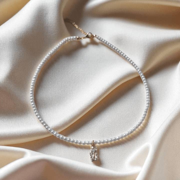 PERLUNE - Collana di Perle con Pendente in Ottone Placcato Oro e Zirconi – Gioiello Elegante Made in Italy per la vendita all'ingrosso da parte di OE!