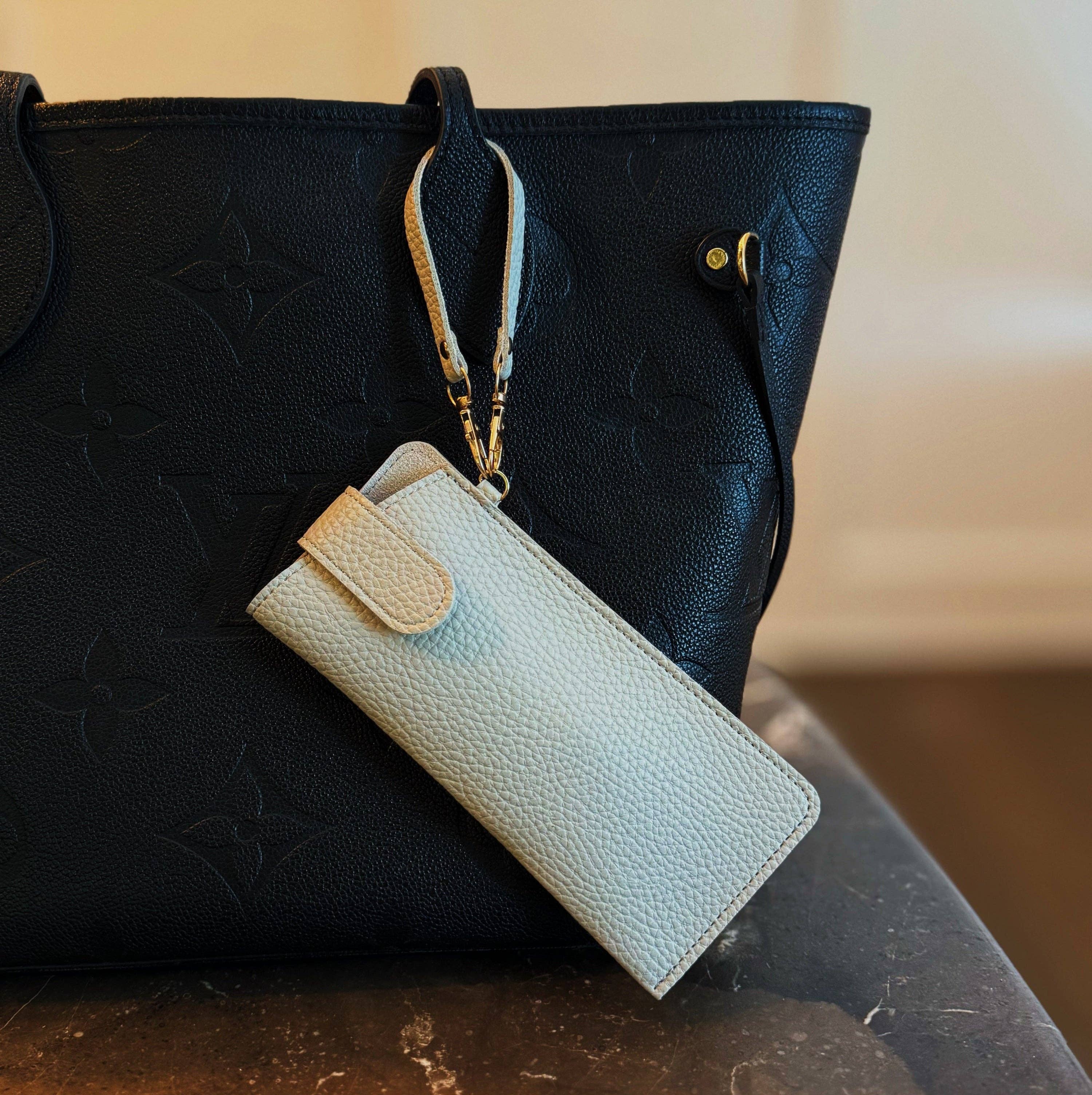 Ellison+Young - Wholesale Eyewear Cases & Holders - Women's - Simply Button Up Glass Case Bag Charm4