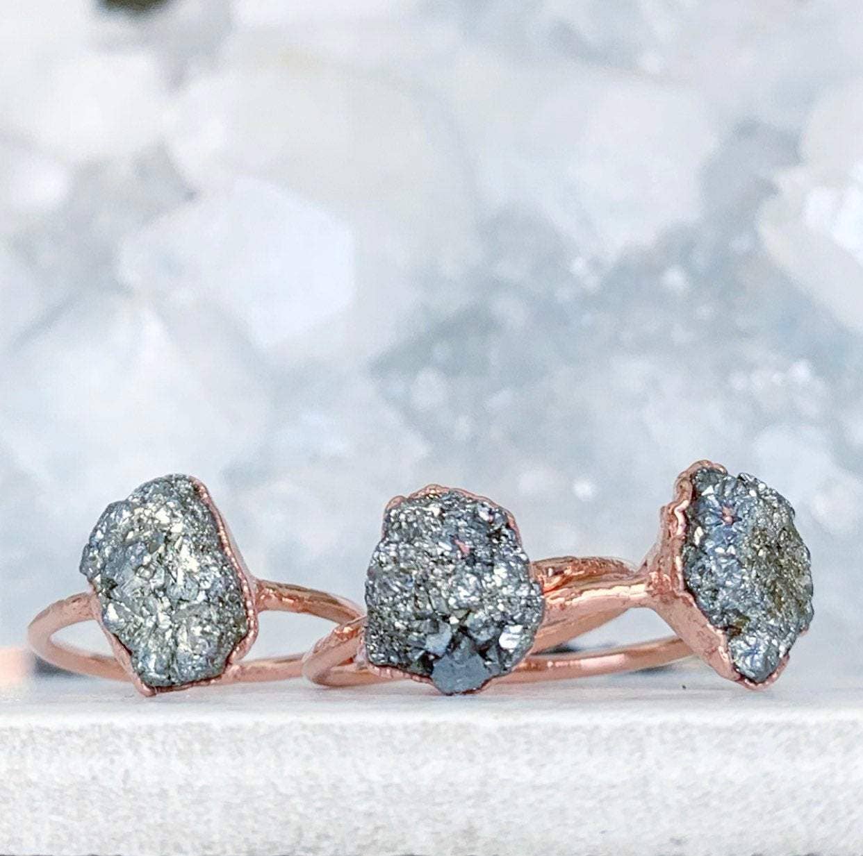 Buddha Blossom Jewels - Vendita all'ingrosso Anelli cocktail/statement - Anello in pirite grezza in rame1