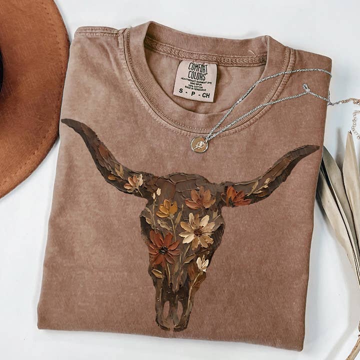 Chemise florale avec crâne de vache western, pull cowboy punchy pour la vente par Glaime