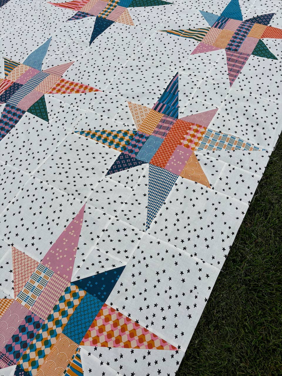 AllisonRamsing.com - Wholesale Craft Supplies - *NEW PATTERN* Family Stars Quilt Pattern - Printed 10