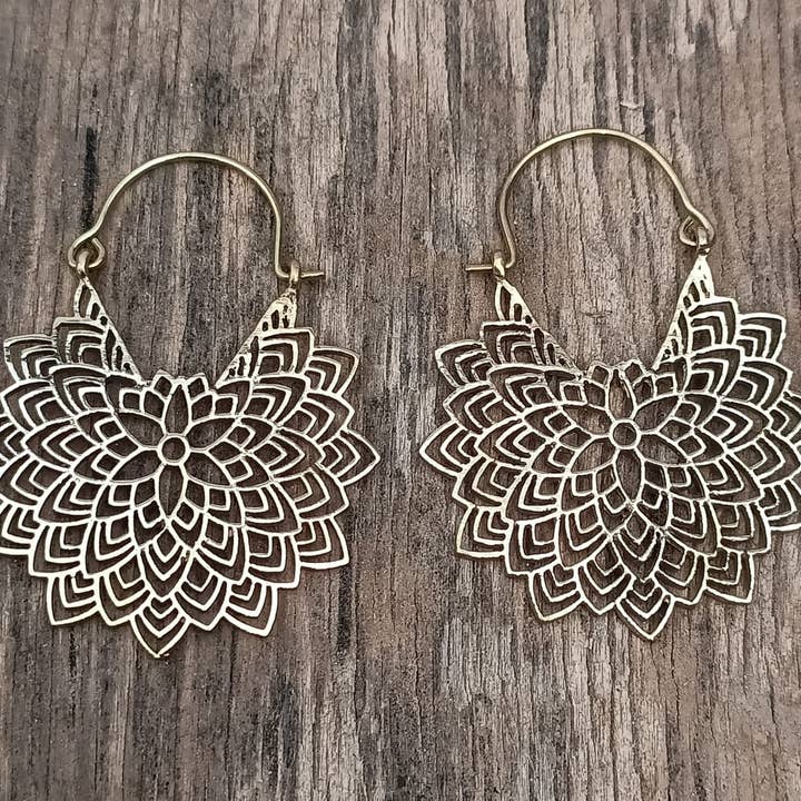 SILVER CAVE - Wholesale Hangende/ronde oorbellen - Prachtige koperen oorbellen met Indiase tribale bloemenhoepel bengelen3