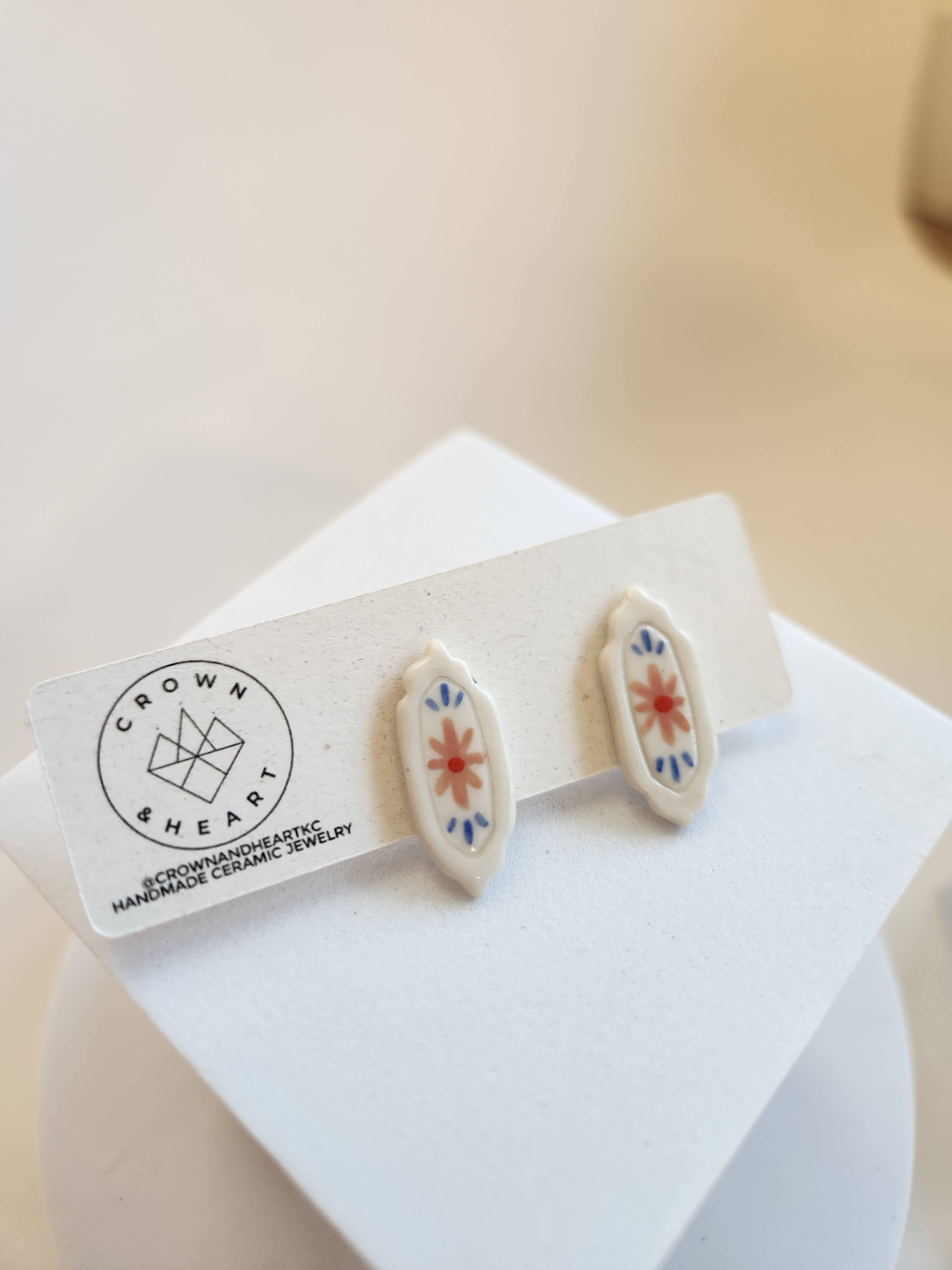 Crown & Heart - Wholesale Stud/Post Earrings - Framed Floral Stud Earrings1