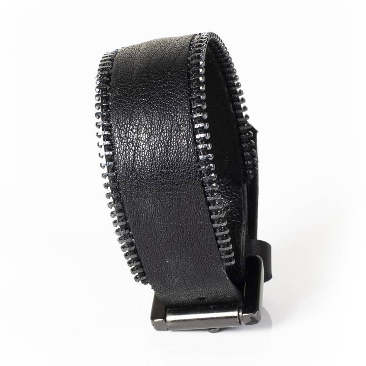 Sapphire Fokus för wholesale av The Dark Men