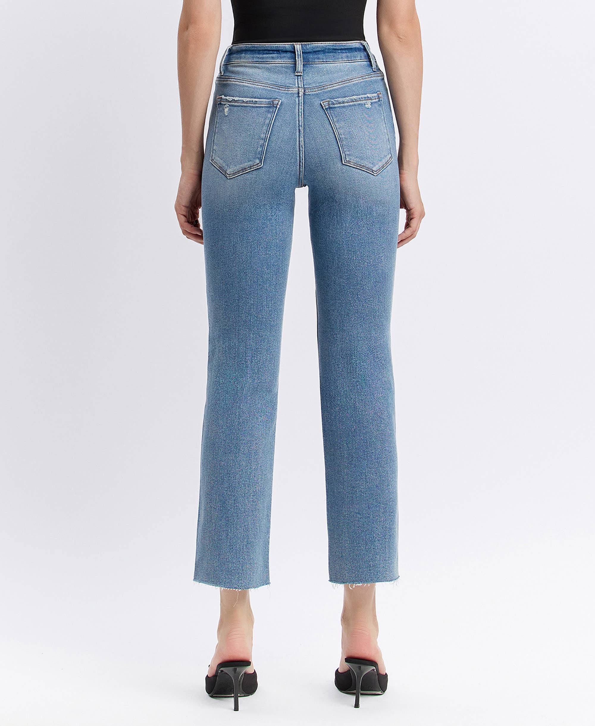 SUNNEY JEAN DROIT TAILLE HAUTE À OURLET BRUT VIEILLI T6665 en vente sur Faire1