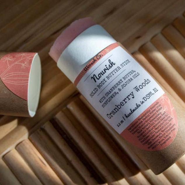 Nourish | Lyxig 2.5oz Solid Body Butter Stick | Cranberry Woods | Med Tranbärssmör, Solrosolja & Jojobaolja | Miljövänlig för wholesale av Woosah Co.