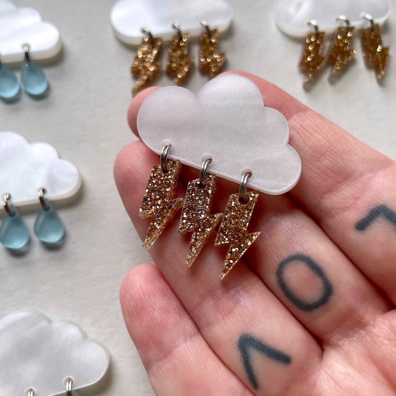 Kate Blandford – wholesale Embroidery/cross-stitch supplies – Cloud magnetic needle minder1